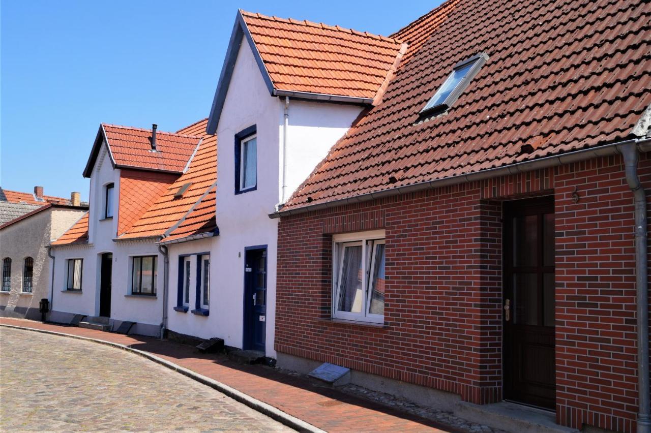 Neukalener Stadthaus Zum Alten Schmied Buitenkant foto